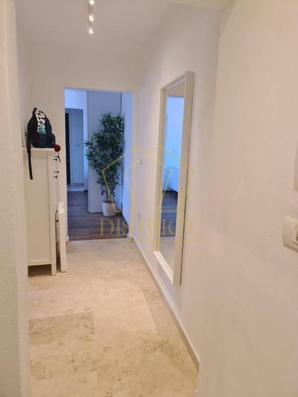 Apartament cu 2 camere semidecomandat, mobilat în Complex Studențesc