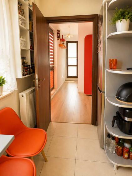 Apartament cu 3 camere semidecomandat în Bucureștii Noi