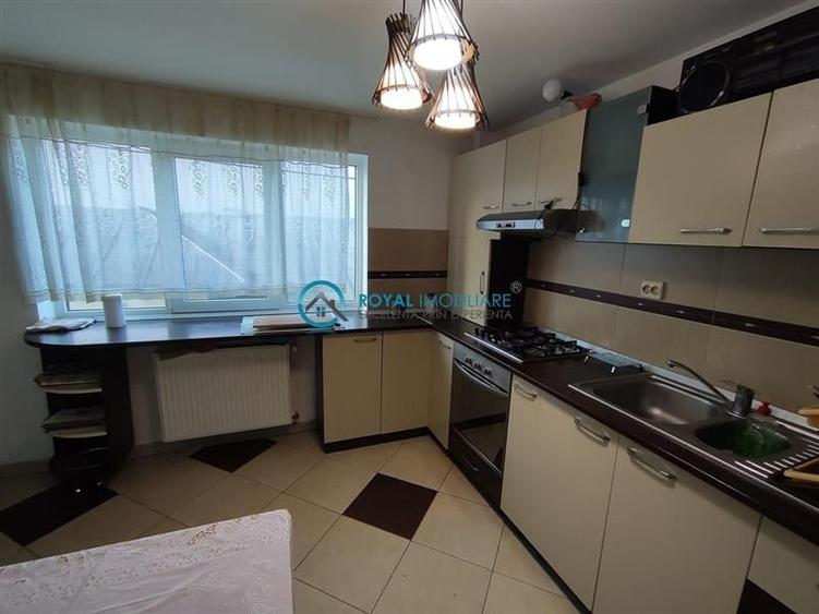 Casă individuală cu 6 camere cu Teren 80 Mp în Central