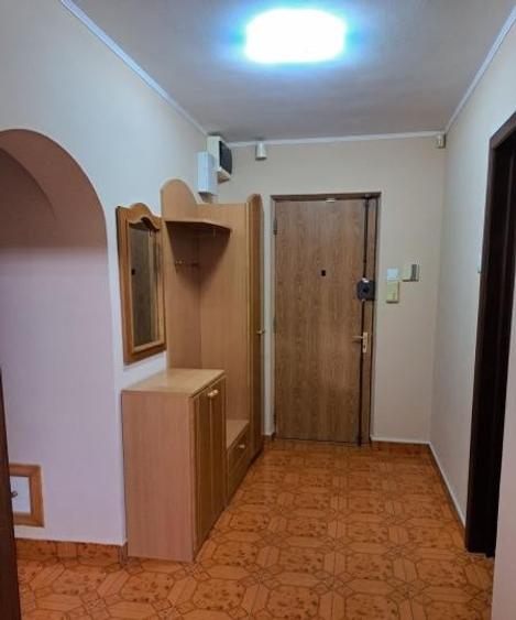 Apartament cu 3 camere decomandat, mobilat în Nerva Traian