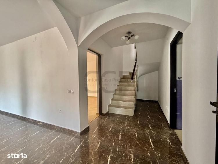 Casă cu 4 camere în Apărătorii Patriei