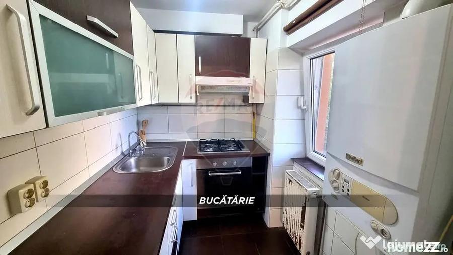 Apartament cu 3 camere semidecomandat în Central