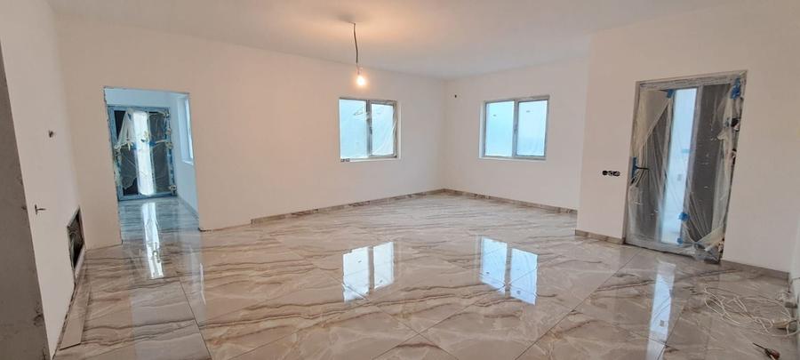 Casă individuală cu 4 camere cu Canalizare în Dragomirești-Deal