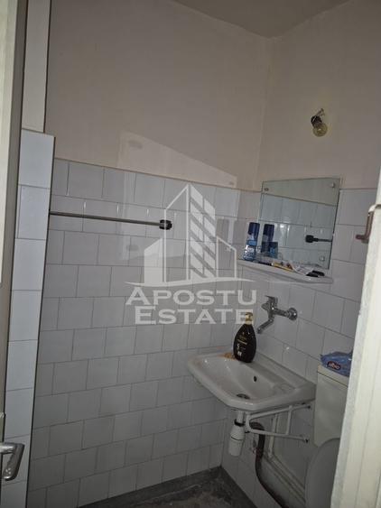 Apartament cu 3 camere decomandat în Lipovei