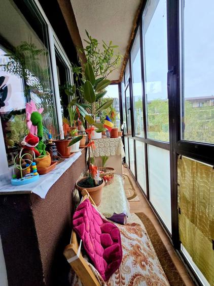 Apartament cu 3 camere decomandat în Dobroești