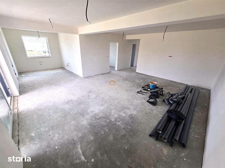 Casă cu 4 camere cu Teren 714 Mp în Burdea