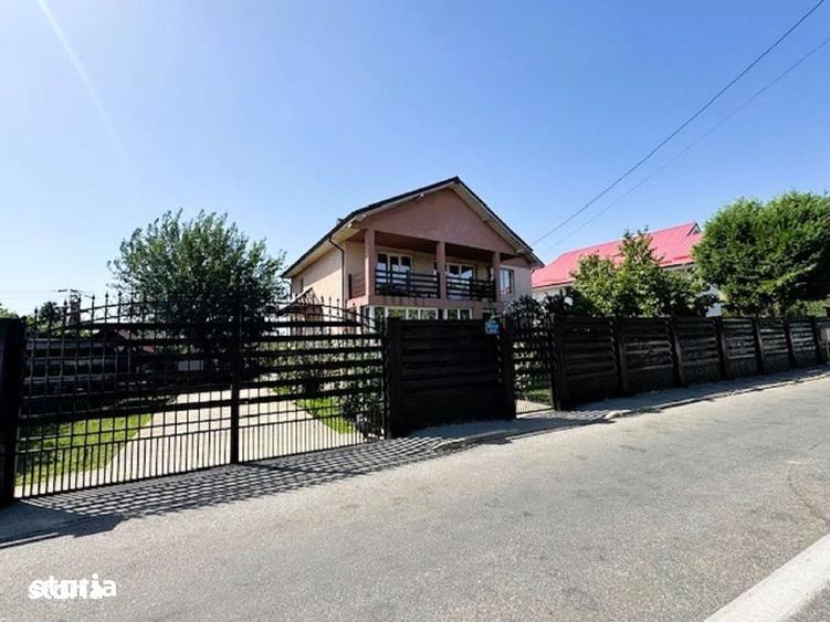 Casă cu 7 camere cu Teren 1250 Mp în Central