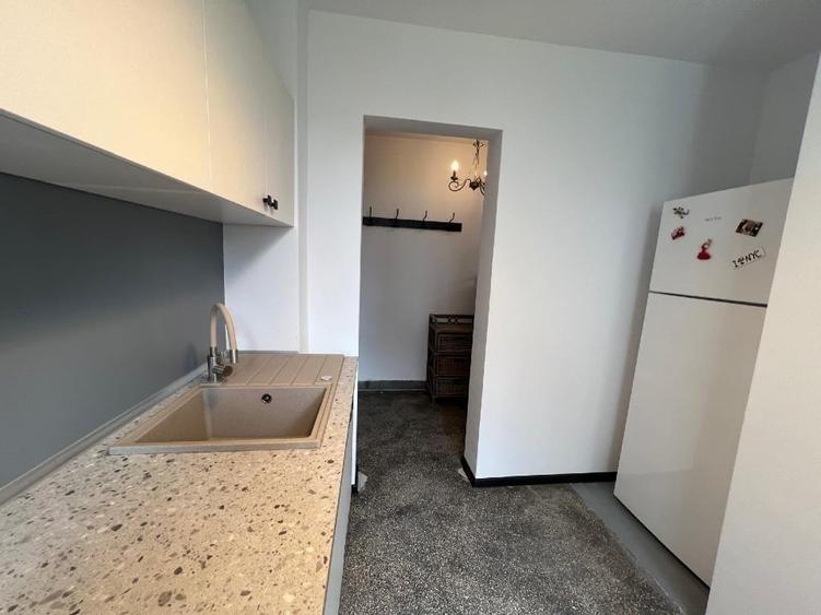 Apartament cu 3 camere semidecomandat, mobilat în Gara de Nord