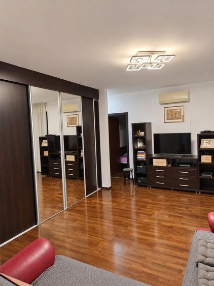 Apartament cu 2 camere semidecomandat în 13 Septembrie