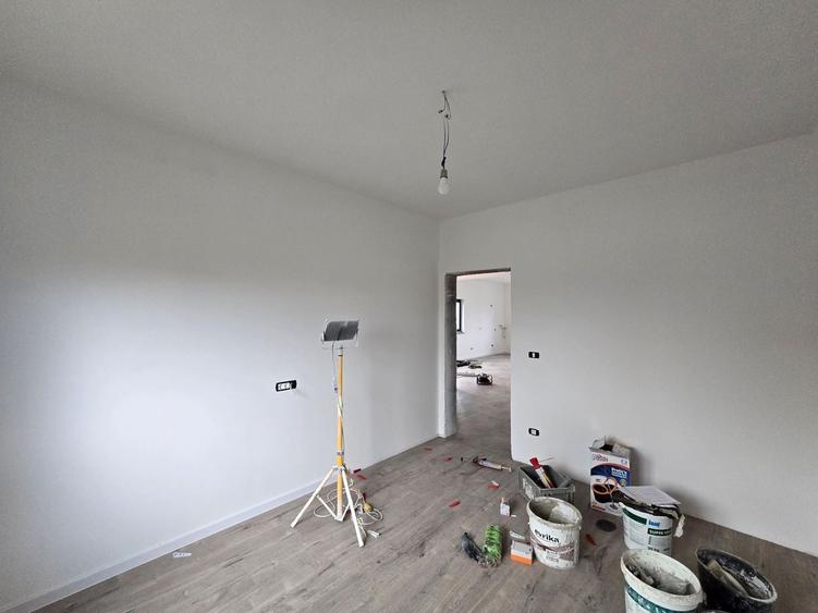 1/2 Duplex pe parter,predare la cheie  , 3 dormitoare, Zona Metro 2, Comision 0% - 8