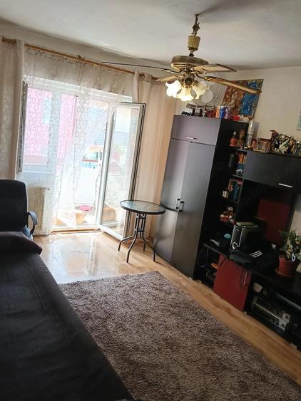 Apartament cu 3 camere decomandat în Între Lacuri