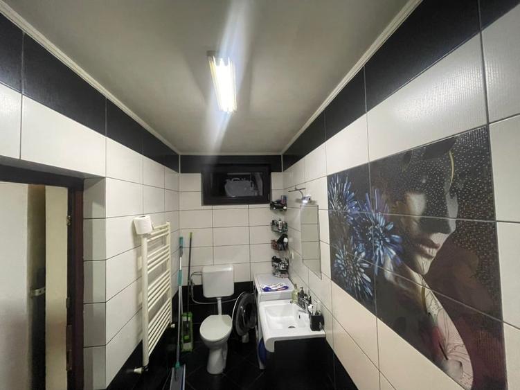 Casa in centru , curte comuna ! - 11