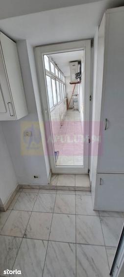 Apartament pe bd Decebal, stradal, - 10