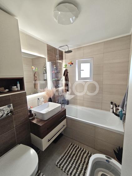 Apartament cu 3 camere decomandat, mobilat în Între Lacuri