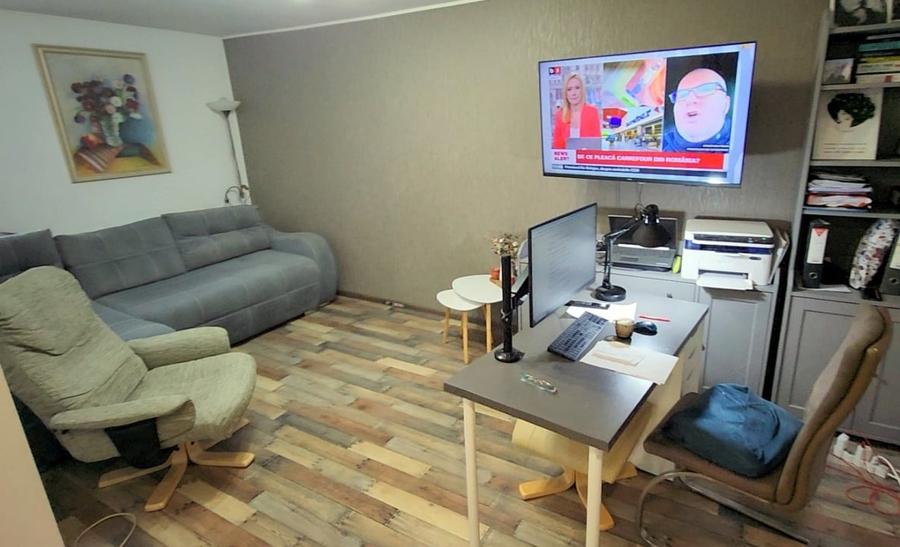 Vila 290mp + 4 spatii comerciale/depozitare, teren 1401 mp, acces DN1 - 11