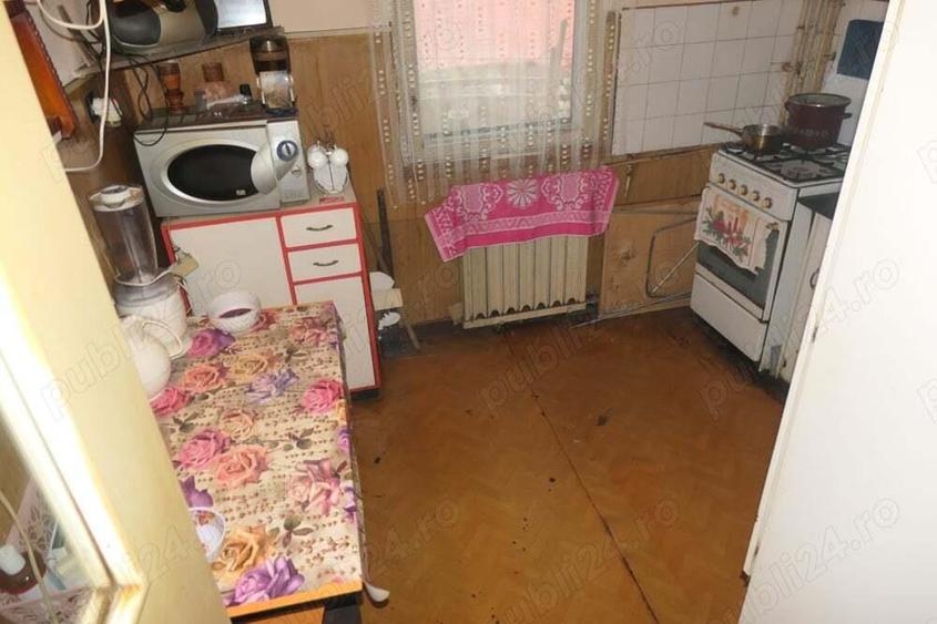Apartament 3 camere decomandat 88 mp, necesita renovare, Vlaicu - UTA, et. 1 - 5