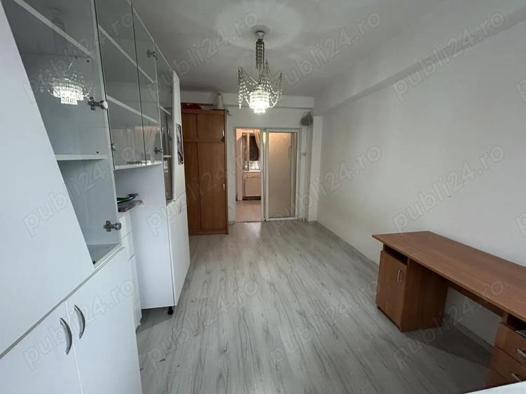 Vand apart.3 cam.ultracentr.,B-dul V.Milea,langa Tribunal,st.68 mp.bloc caramida,et.3 - 10