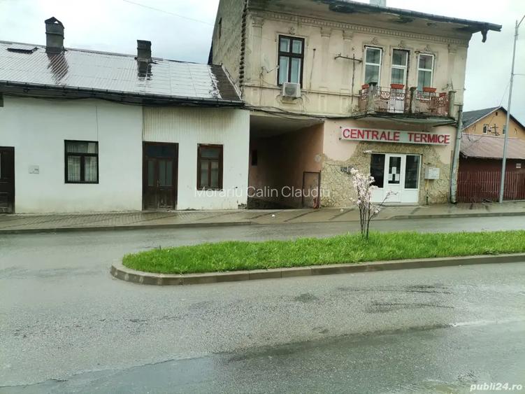 Casa cu 2 camere,bucatarie,magazie,teren 96m2,pt spatii comercial birouri,in zona centrala la strada