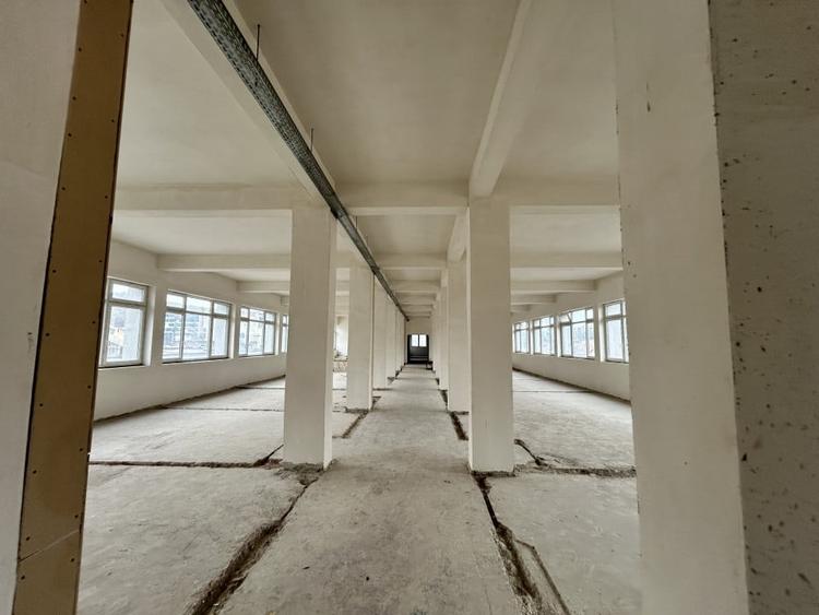 Cladire de vanzare D+P+4 cu 4670mp utili si curte 3650mp la 1280euro/mp - 11