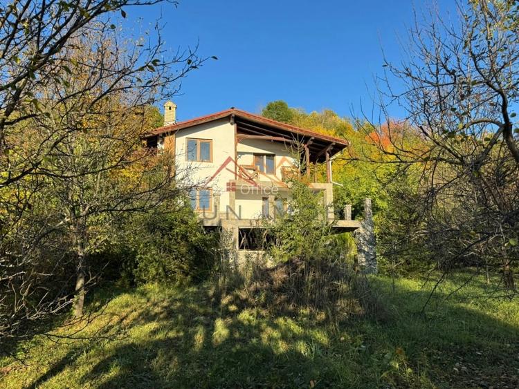 Vila S+P+E, priveliste deosebita, 6 camere, garaj, terasa, Cornu, PH