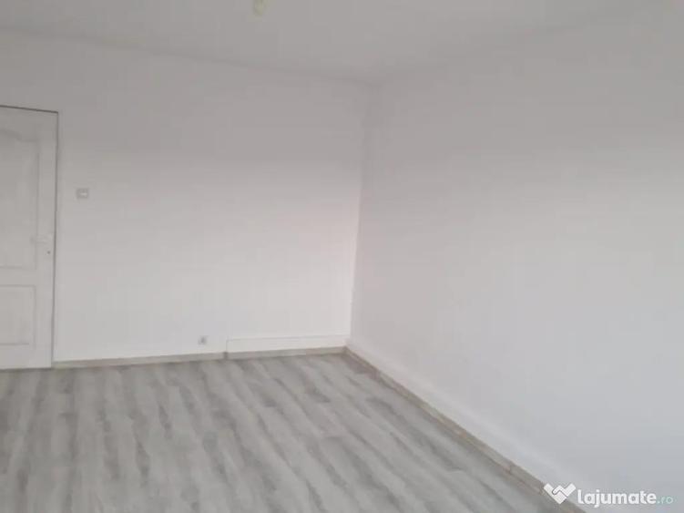 Apartament de vanzare 2 camere central Tarnaveni - 1