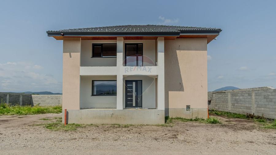 Casa moderna, la cheie, in Cristian - Str. Carpati - 4