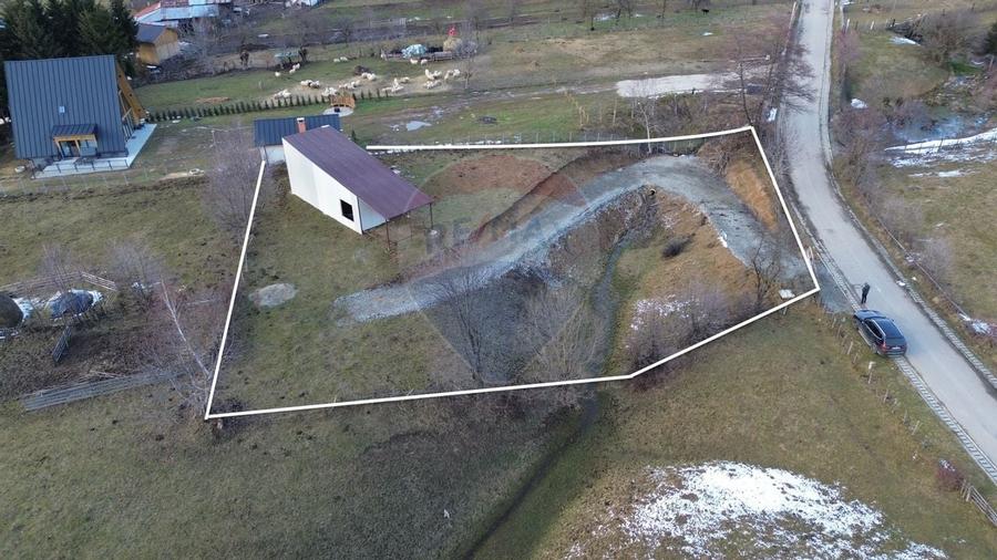 Teren de vanzare in Leresti si casa la roșu cu vedere spre Iezer - 6