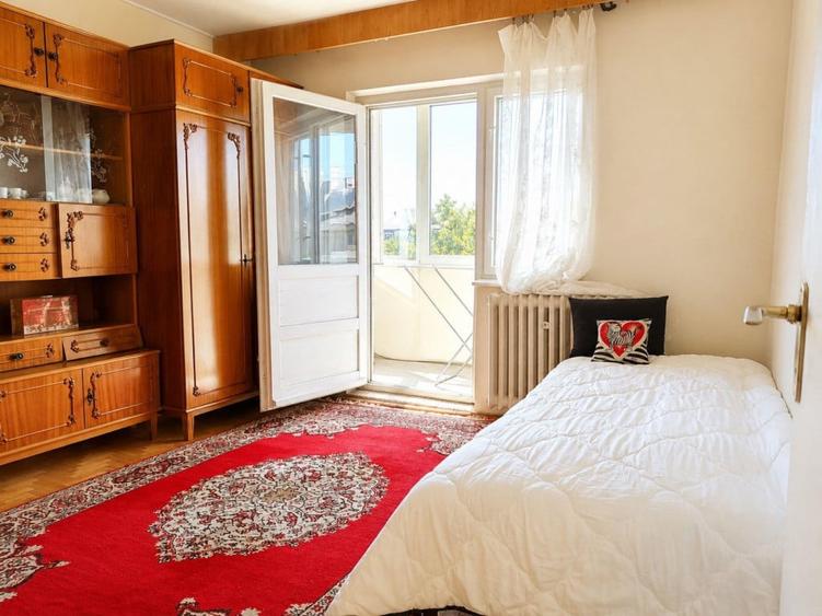 Apartament cu 3 camere decomandat în Central