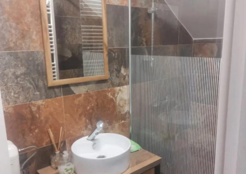 Apartament 3 camere, mansarda in ZONA CENTRALA - 7