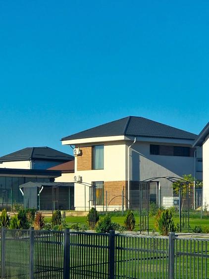 Vila superba situata langa lac si parc | Tunari - 19