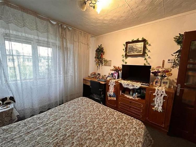 Zona URA - 2 camere decomandate - 4