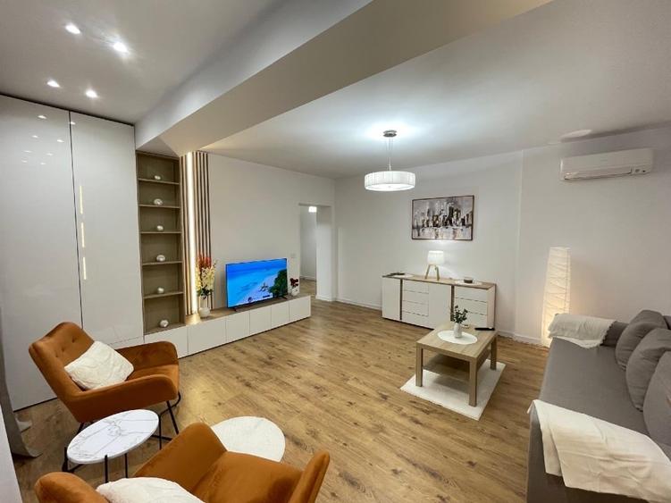 Apartament cu 2 camere decomandat, mobilat în Central
