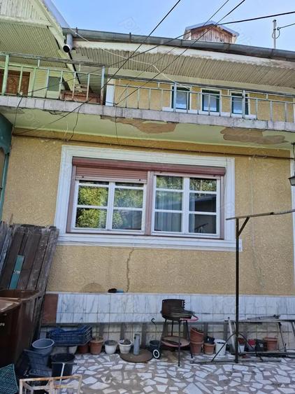 Inchiriez vila P+E . - 3