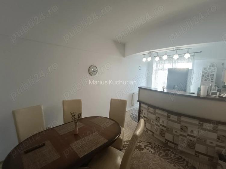Apartament spa?ios cu 2 camere, Centru bucatarie open space, balcon, centrala proprie
