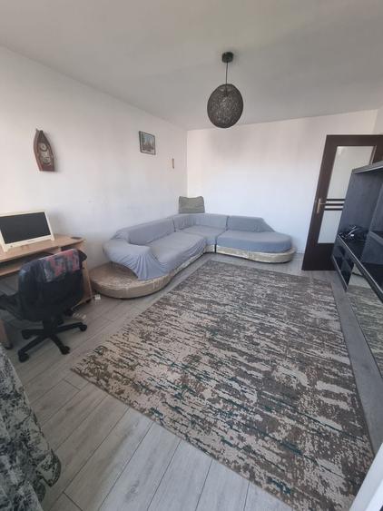 Apartament cu 3 camere decomandat, mobilat în Tomis III
