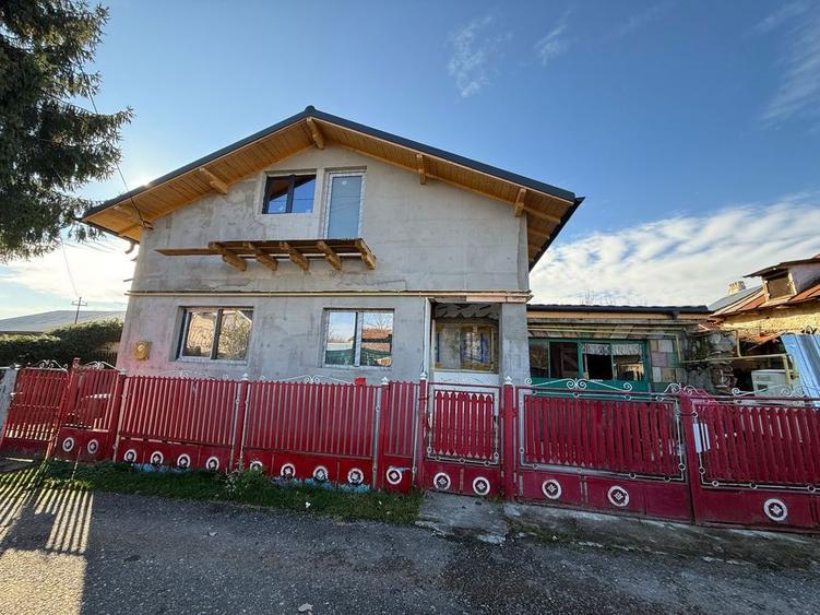 Vand casa in Banesti - 2