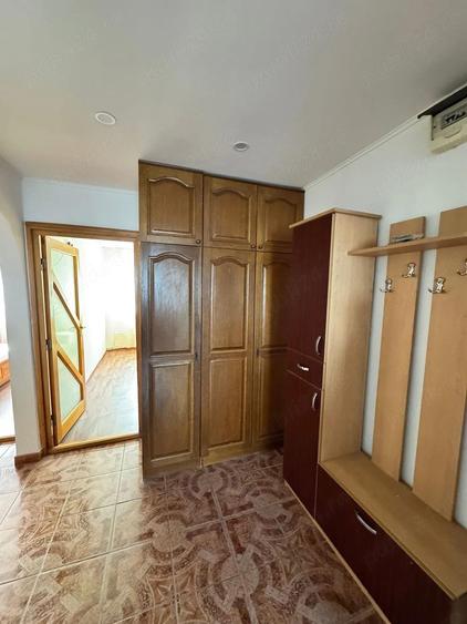 De inchiriat apartament cu 3 camere ?i balcon, mobilat ?i utilat, zona Hotel Roman - 4