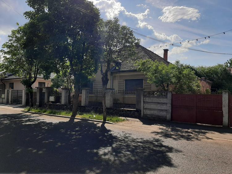 Casă cu 3 camere în Central