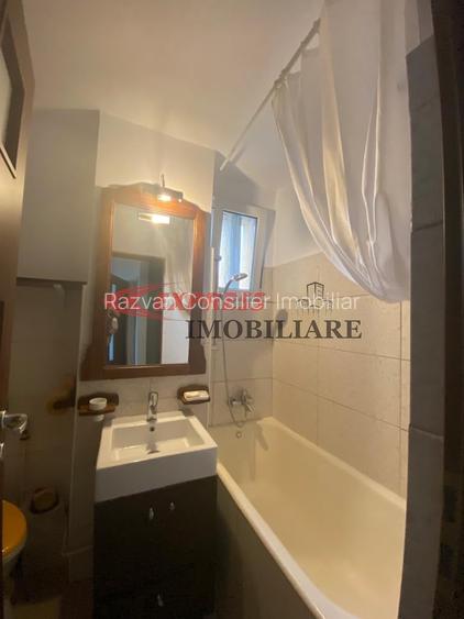 Titan, 1 Decembrie 1918, Jean Steriadi, Scoala 82