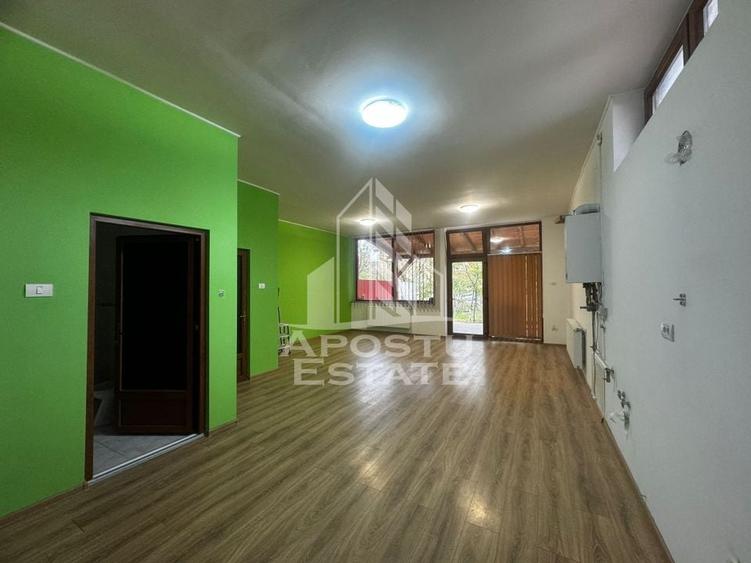 Casa individuala, 5 camere, 3 bai cu terasa si curte proprie de 400 mp - 1