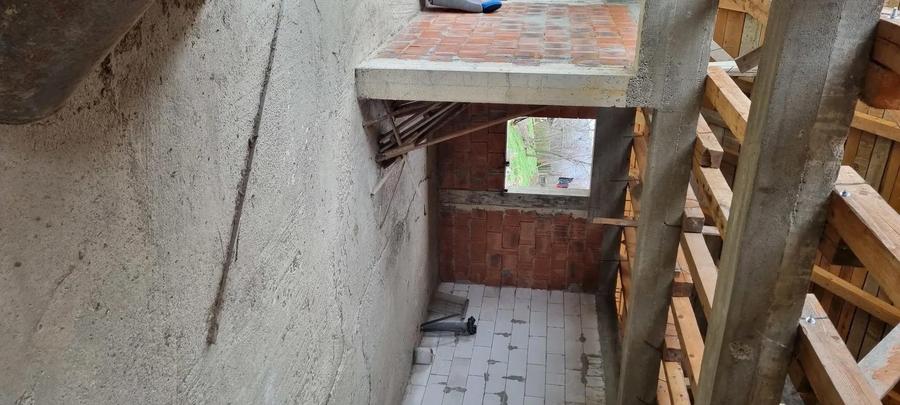 Vand casa la rosu - 4