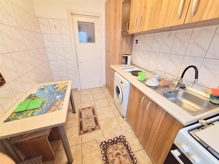 Apartament 3 camere de vanzare  Centru, Str. 9 Mai - 2