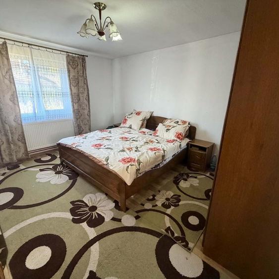 Casă cu 4 camere în Bârzava