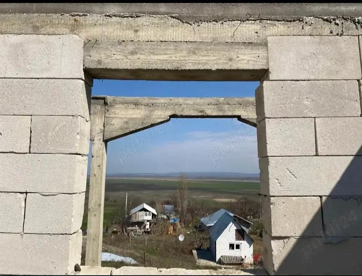 Teren cu casa la stadiul de acoperis si cabanuta - 7