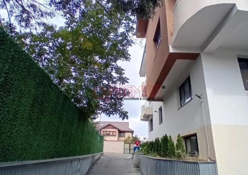 Sector 4 ! APARATORII PATRIEI - GARSONIERA + LOC PARCARE - - 8