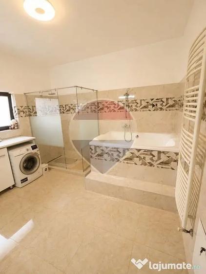 Casă cu 12 camere cu Teren 750 Mp în Fundeni