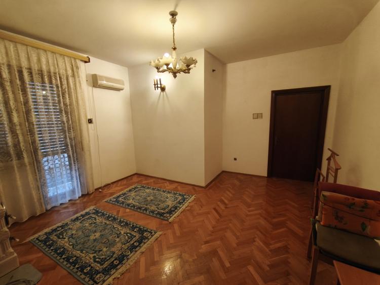 De inchiriat: casa spatioasa cu terasa si garaj – Domenii - 12