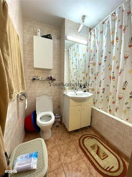 Apartament cu 4 camere semidecomandat în Calea București