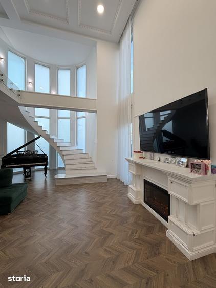 Casă cu 10 camere cu Teren 430 Mp în Sântandrei