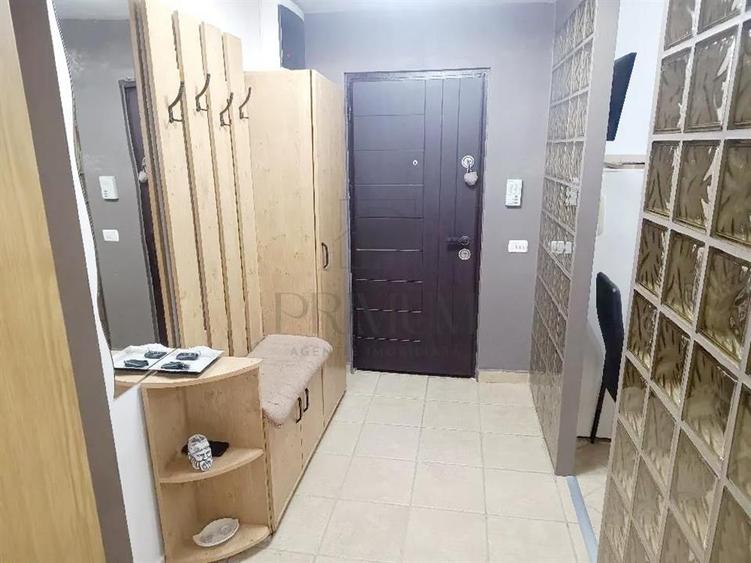 Apartament cu 4 camere decomandat, mobilat în Lipovei